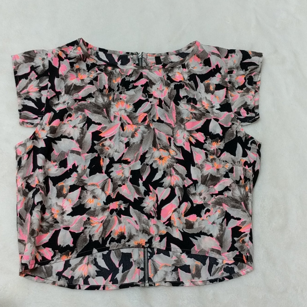 Hi-lo crop top